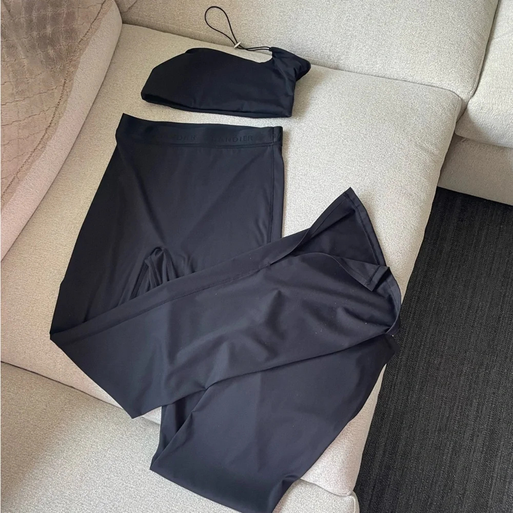Bandier Jacaranda Set: Sport Logo Slit Legging + Asymmetric Toggle Bra - Picture 16 of 16